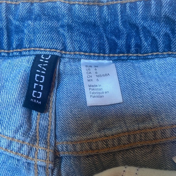 H&M “Hola Chica” Jean Shorts with Tiger on Back - Picture 3 of 4
